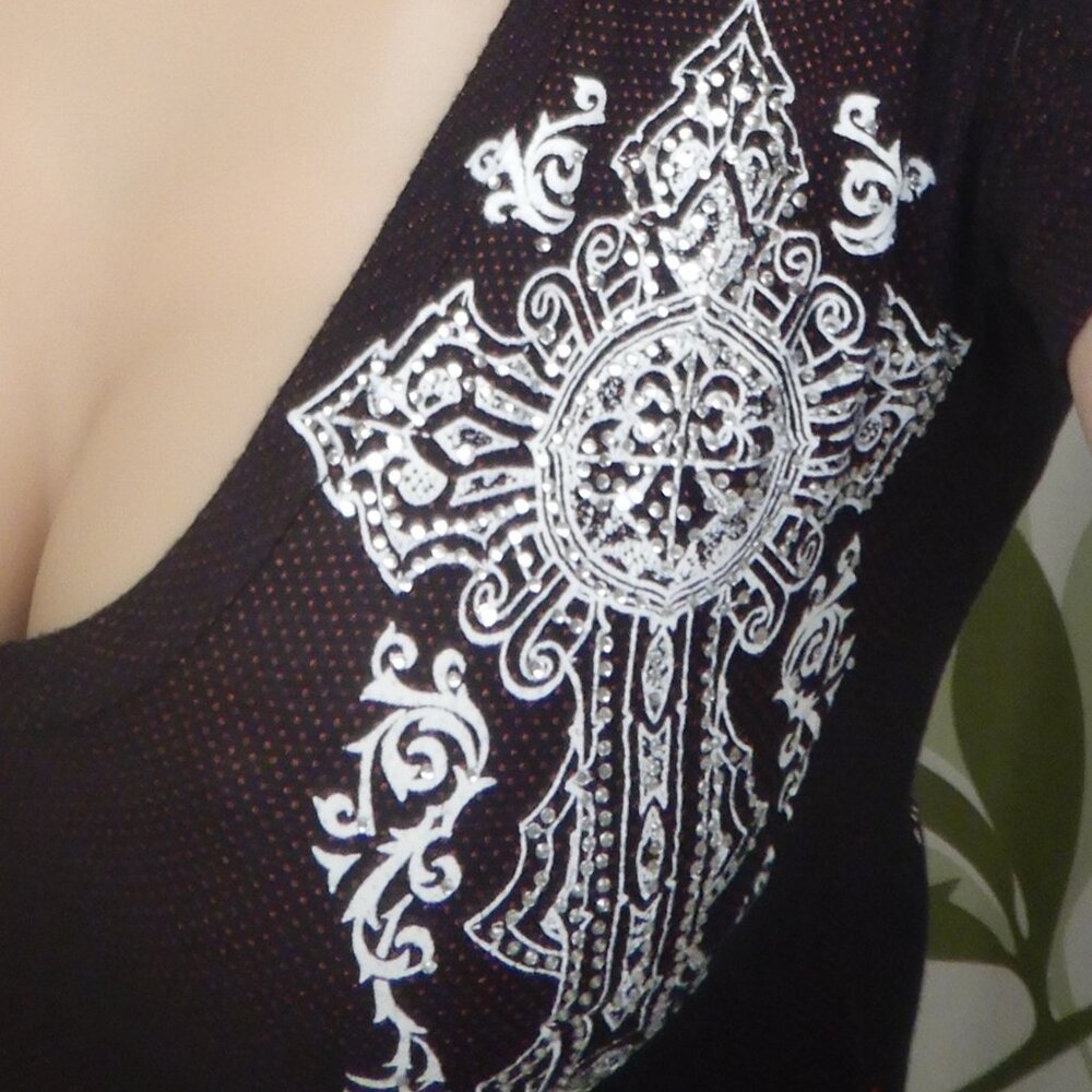 Affliction V-neck - Picture 5 of 5